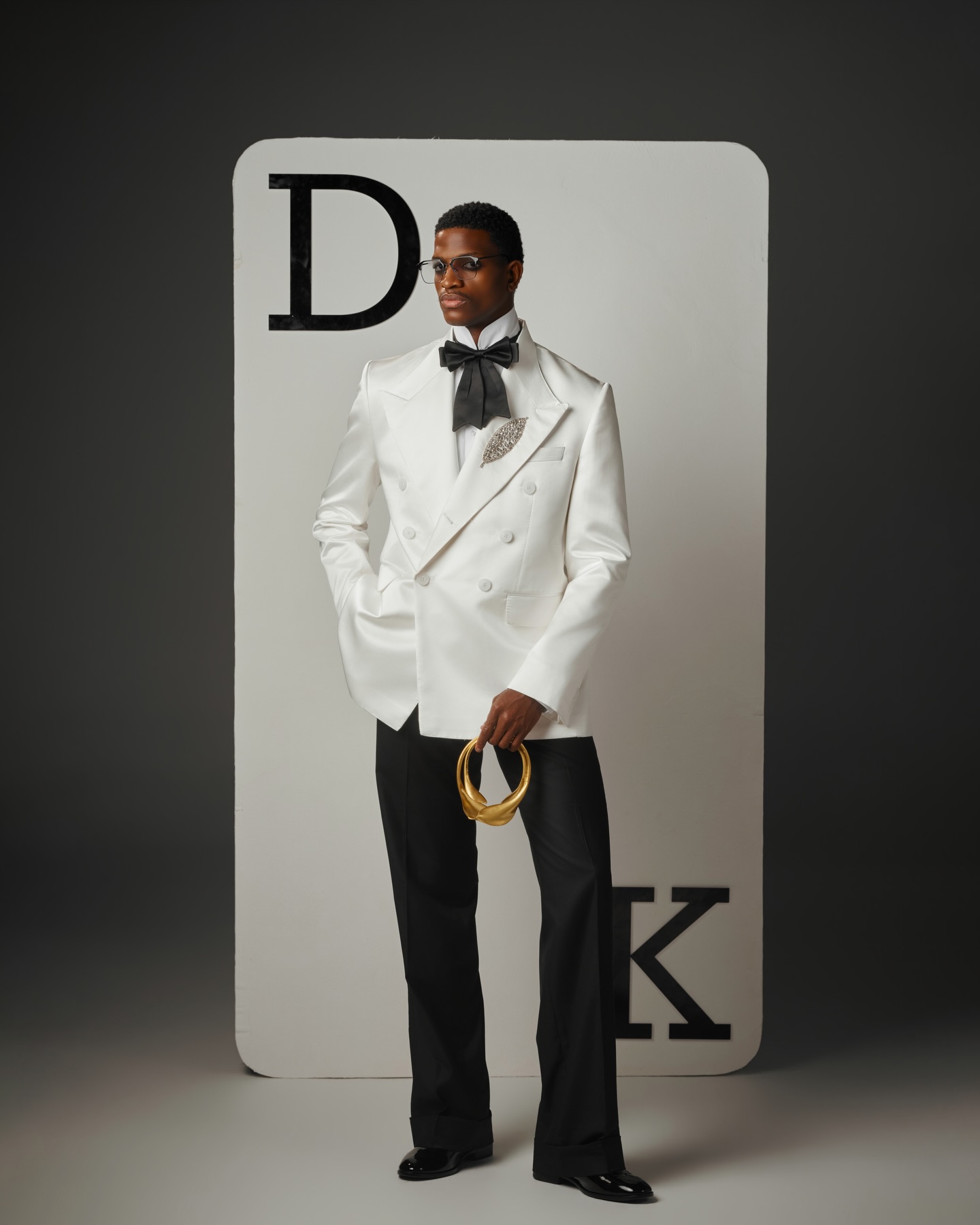Men Formal Wear Black And White - 白人男性スーツセット 2 ピースブレザー + 黒パンツクリスタルコットンプロム結婚式タキシードコートカスタマイズされたフォーマルオフィス新郎ジャケット