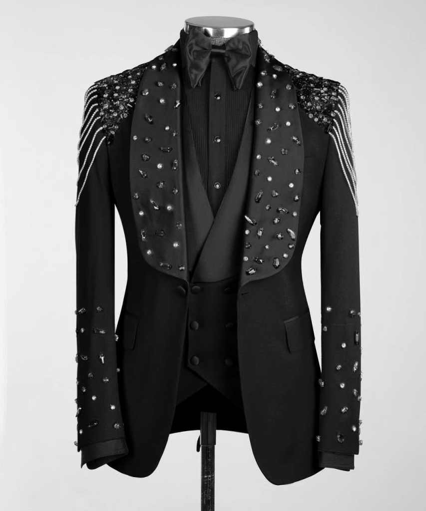Men Formal Wear Modern - 豪華なテーラード結婚式のスーツ男性 3 ピースブレザーパンツベストショールラインストーンチェーンビーズモダンフォーマルカスタマイズ