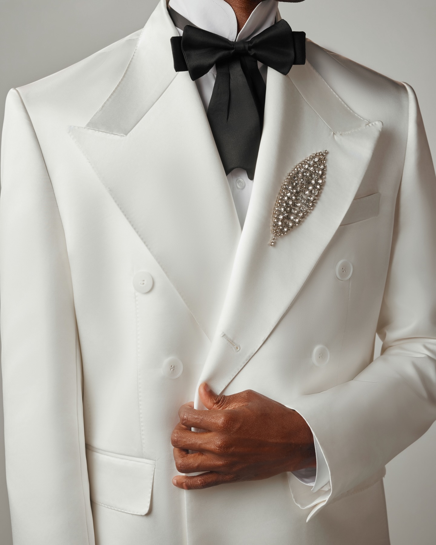 白人男性スーツセット 2 ピースブレザー + 黒パンツクリス - Men Formal Wear Black And White のレビューと価格