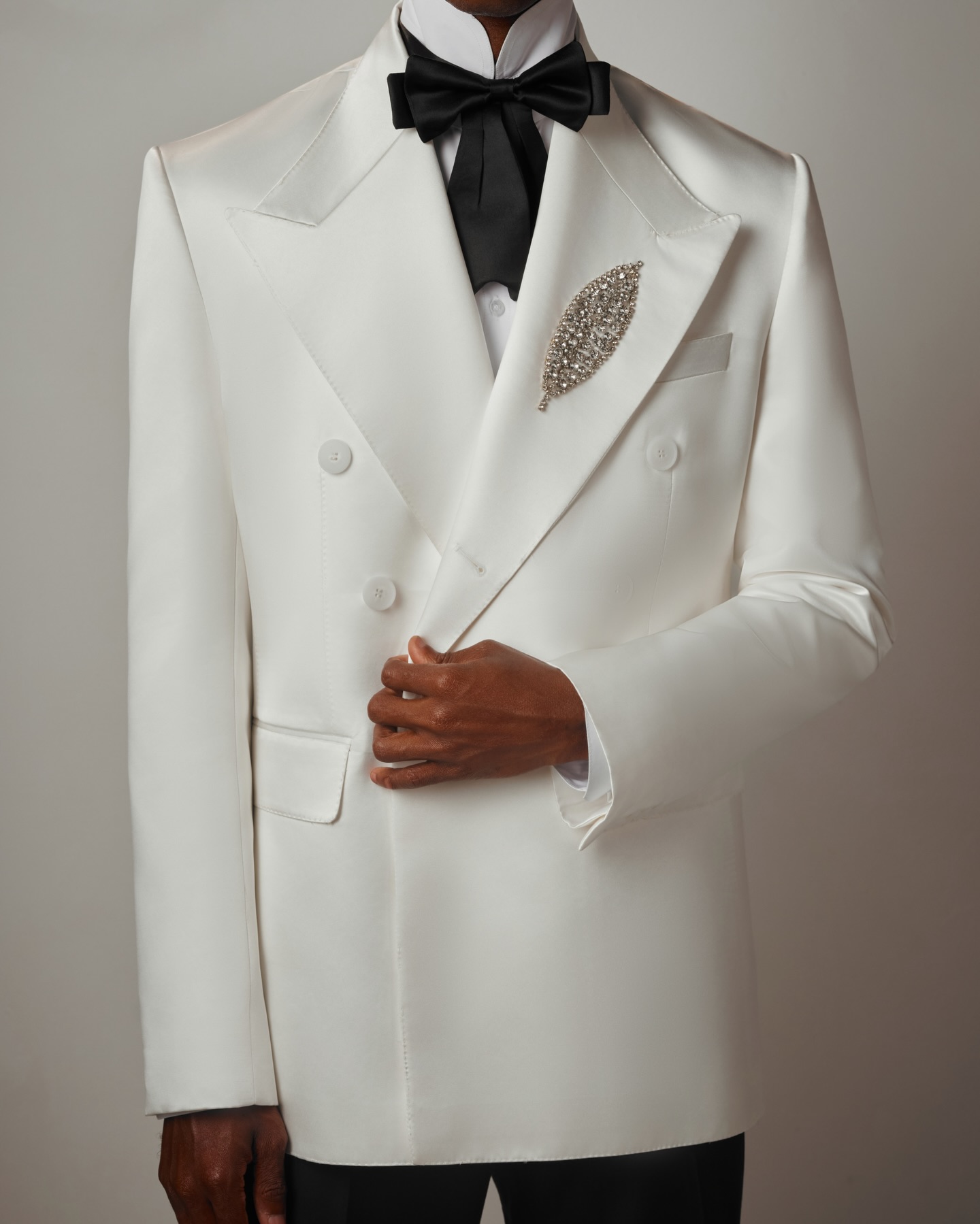 白人男性スーツセット 2 ピースブレザー + 黒パンツクリス - Men Formal Wear Black And White のレビューと価格